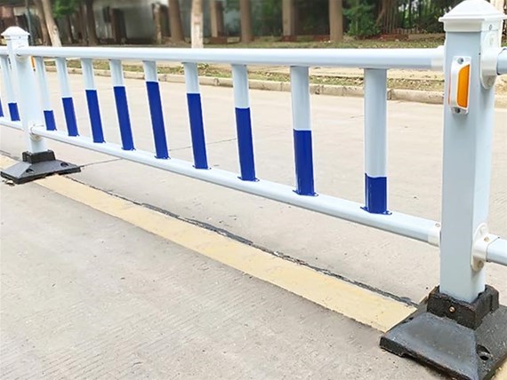 北辛护栏网厂家给大家分享市政道路护栏设计因素
