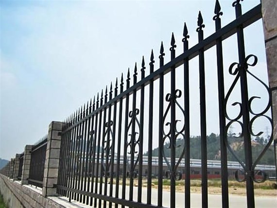 云南锌钢护栏网如何保养才能延长寿命？